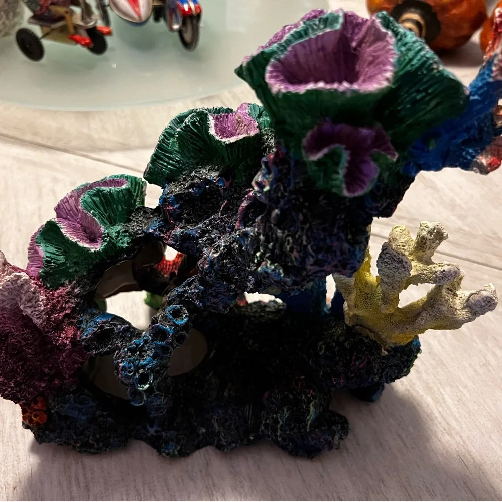 Aquarium Coral decor-Resin-colorful accent -12”x11”,5”deep-like new